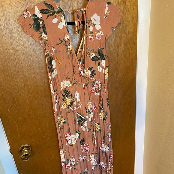 Wrap Dress 🌺 - Picture 2 of 3